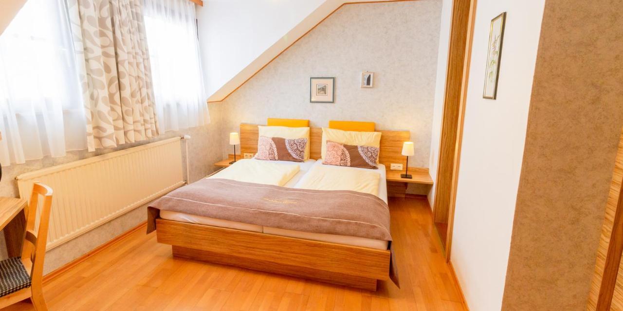 Pension Gaestehaus Heller Вайсенкірхен-ін-дер-Вахау Екстер'єр фото